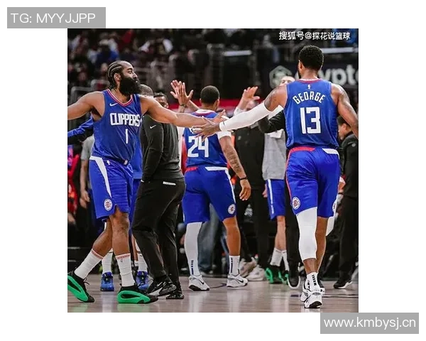 快船逆转19分再创佳绩小卡吸引防守三人展现团队实力