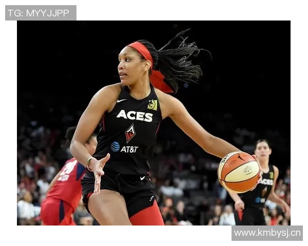 WNBA球星里斯携维密内衣展现完美身材引发时尚热潮