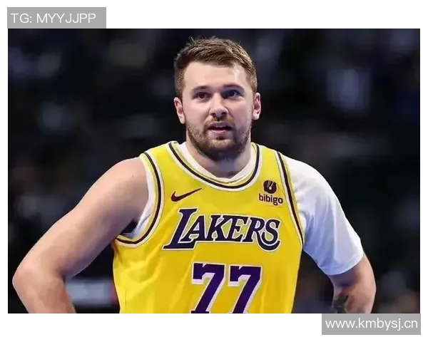 艾顿谈东契奇承受的压力每天面对两三人包夹的挑战与坚持